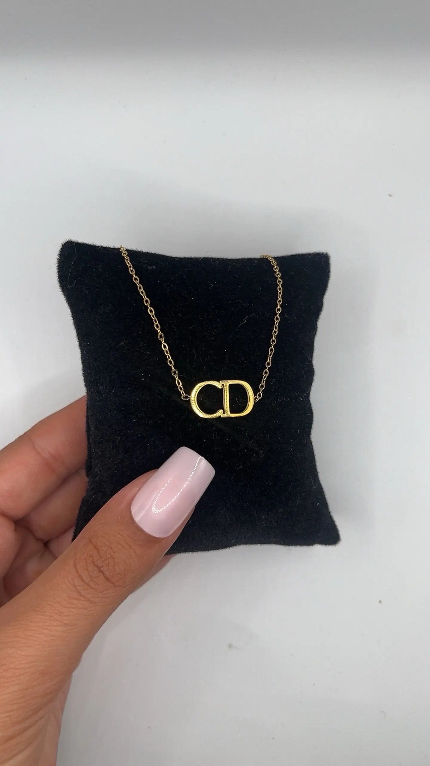 Leina Pendant Necklace
