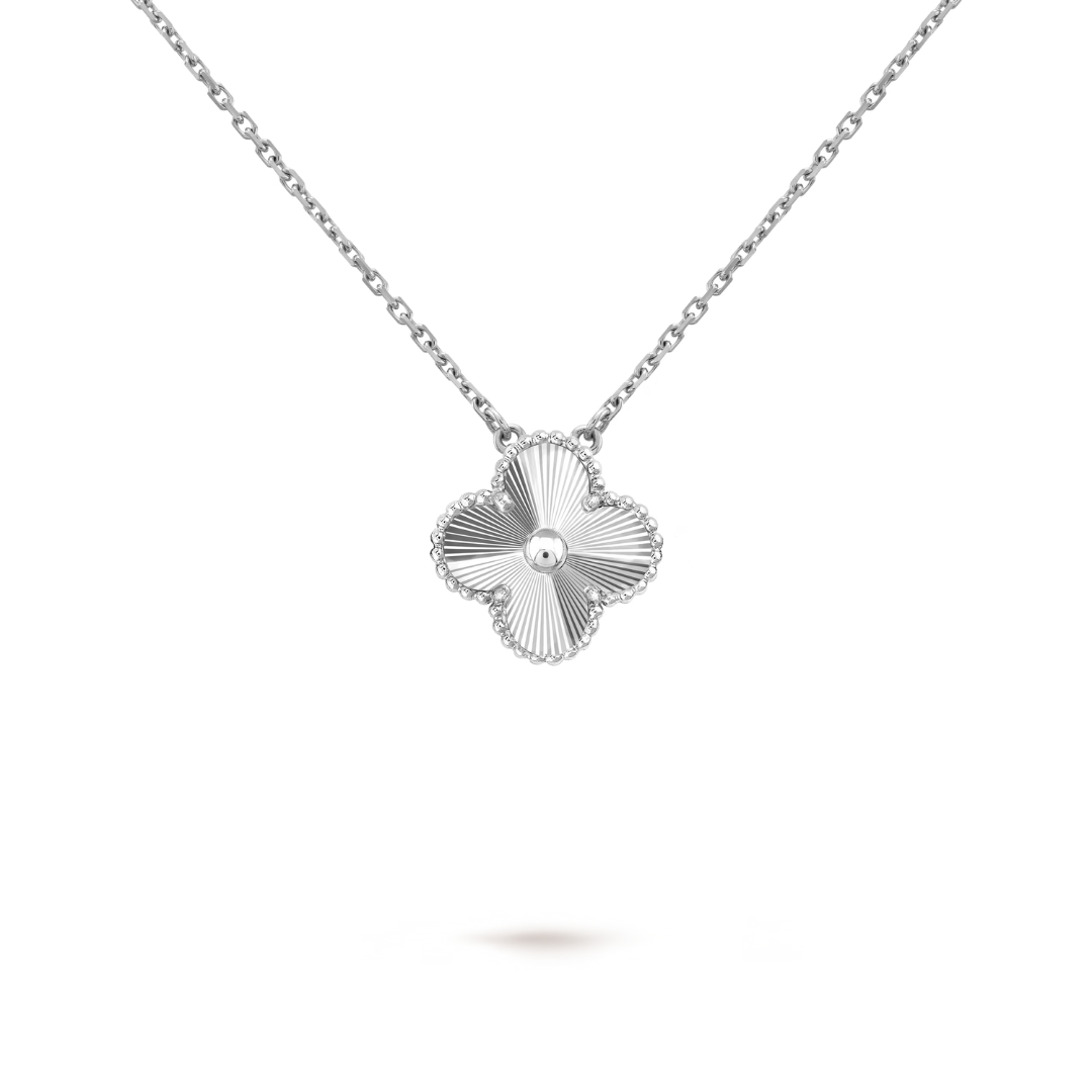 CLOVER Silver Pendant Necklace