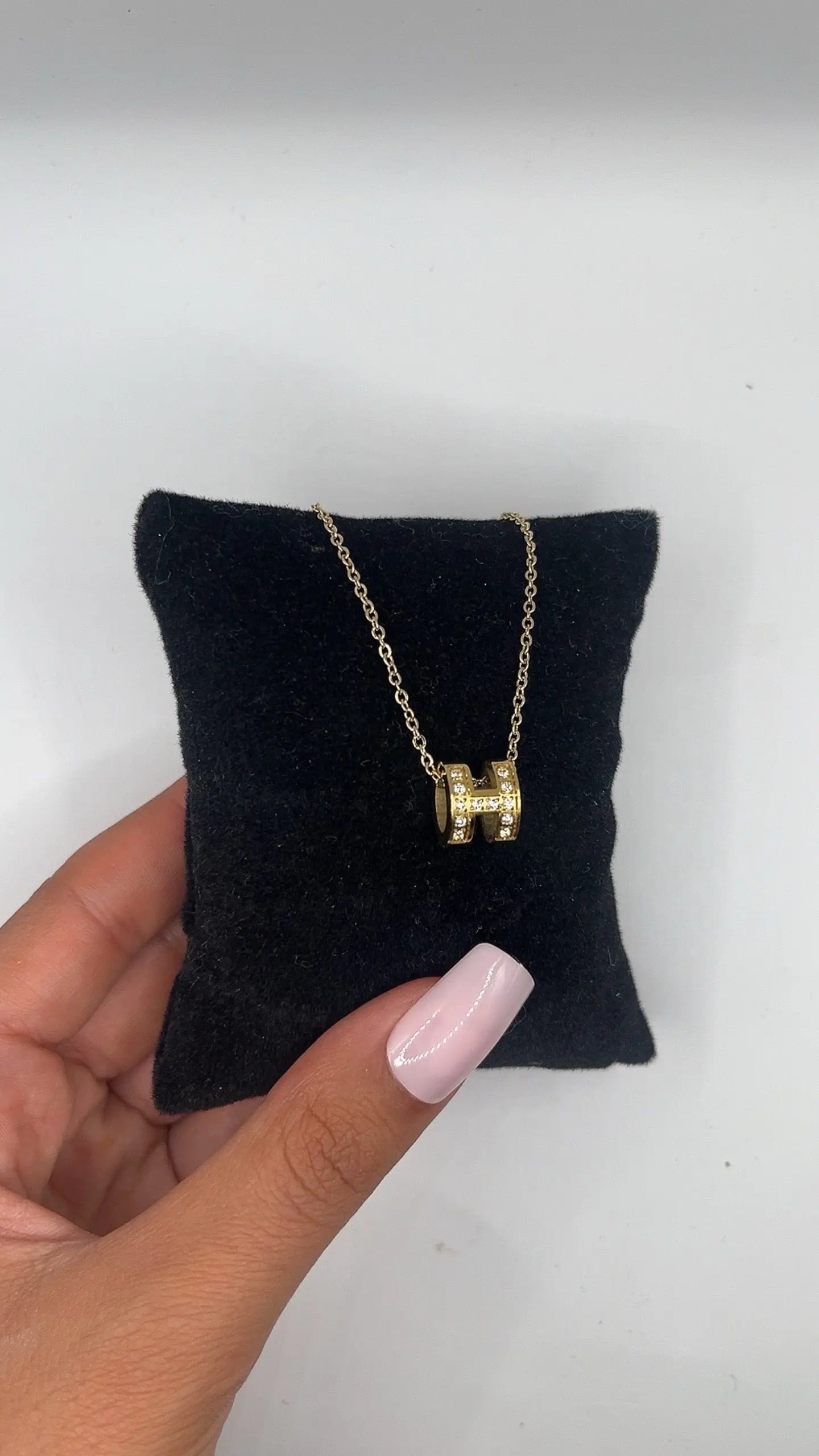 Hanna Pendant Necklace