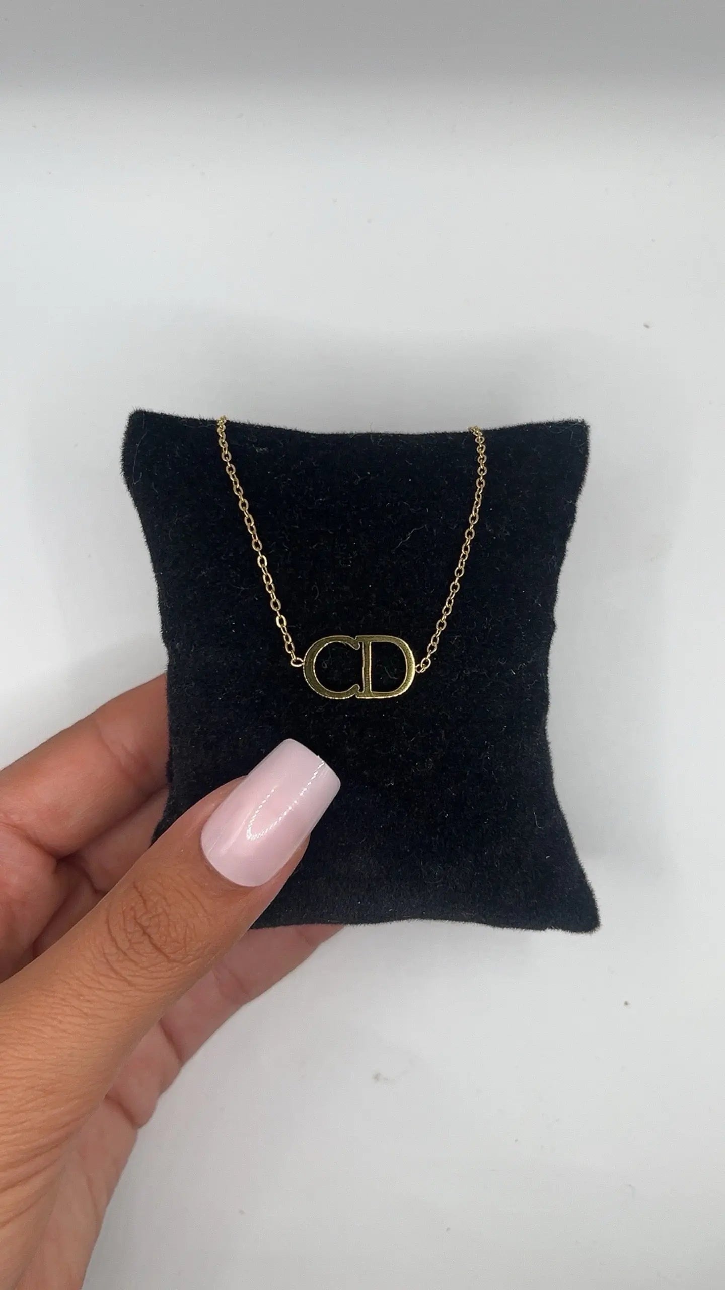 Leina Pendant Necklace