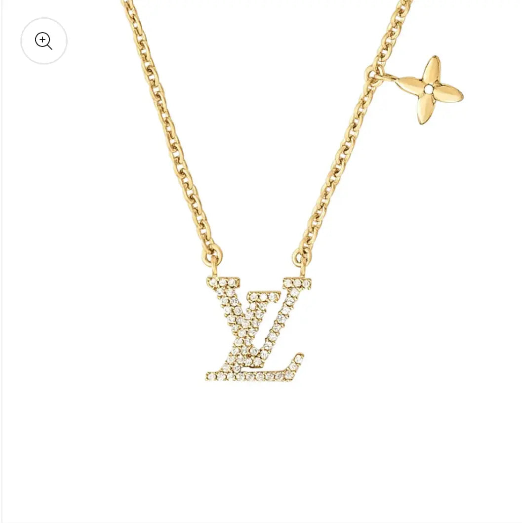 Vilea Pendant Necklace