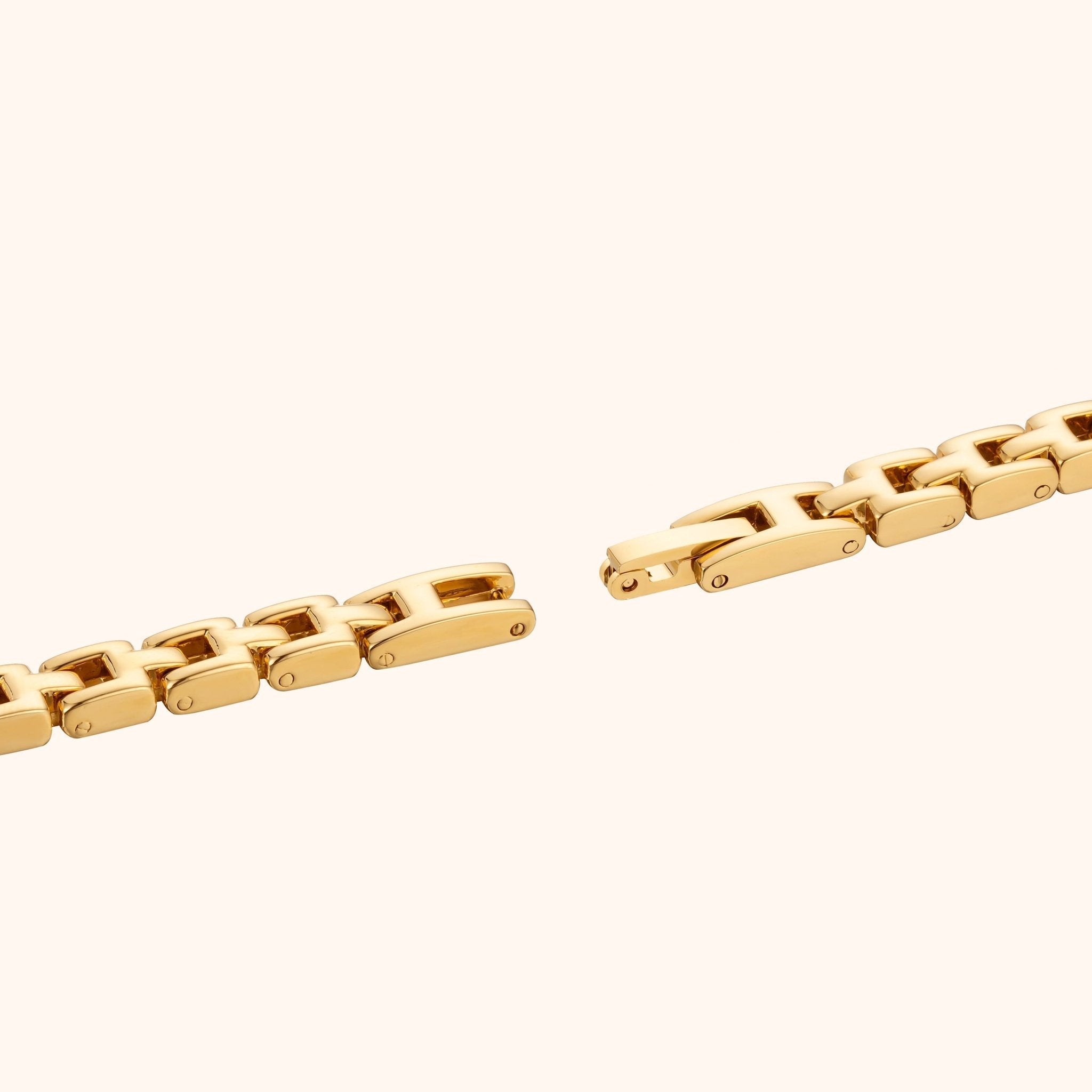 Delphine in Gold