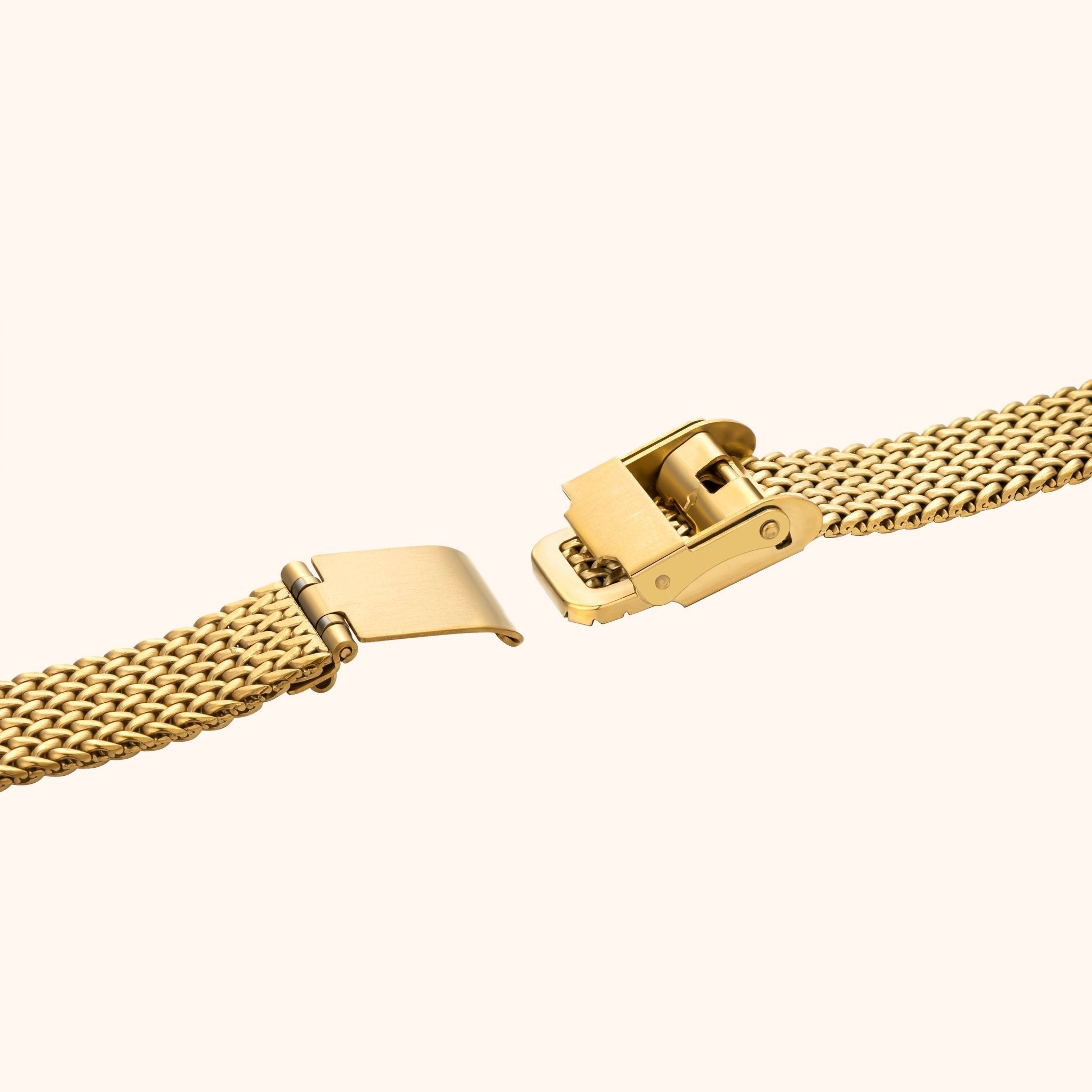 Emelia in Gold
