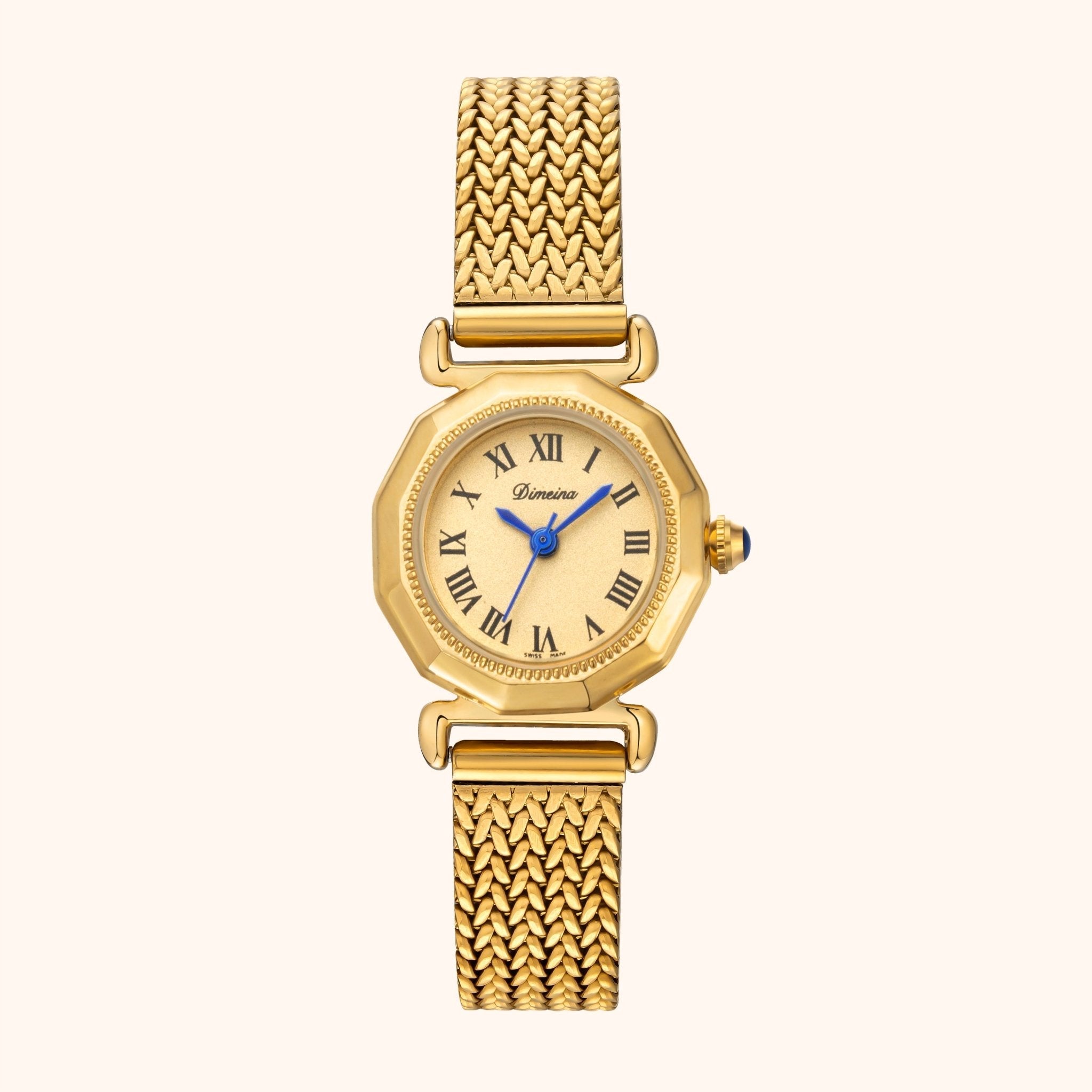 Emelia in Gold