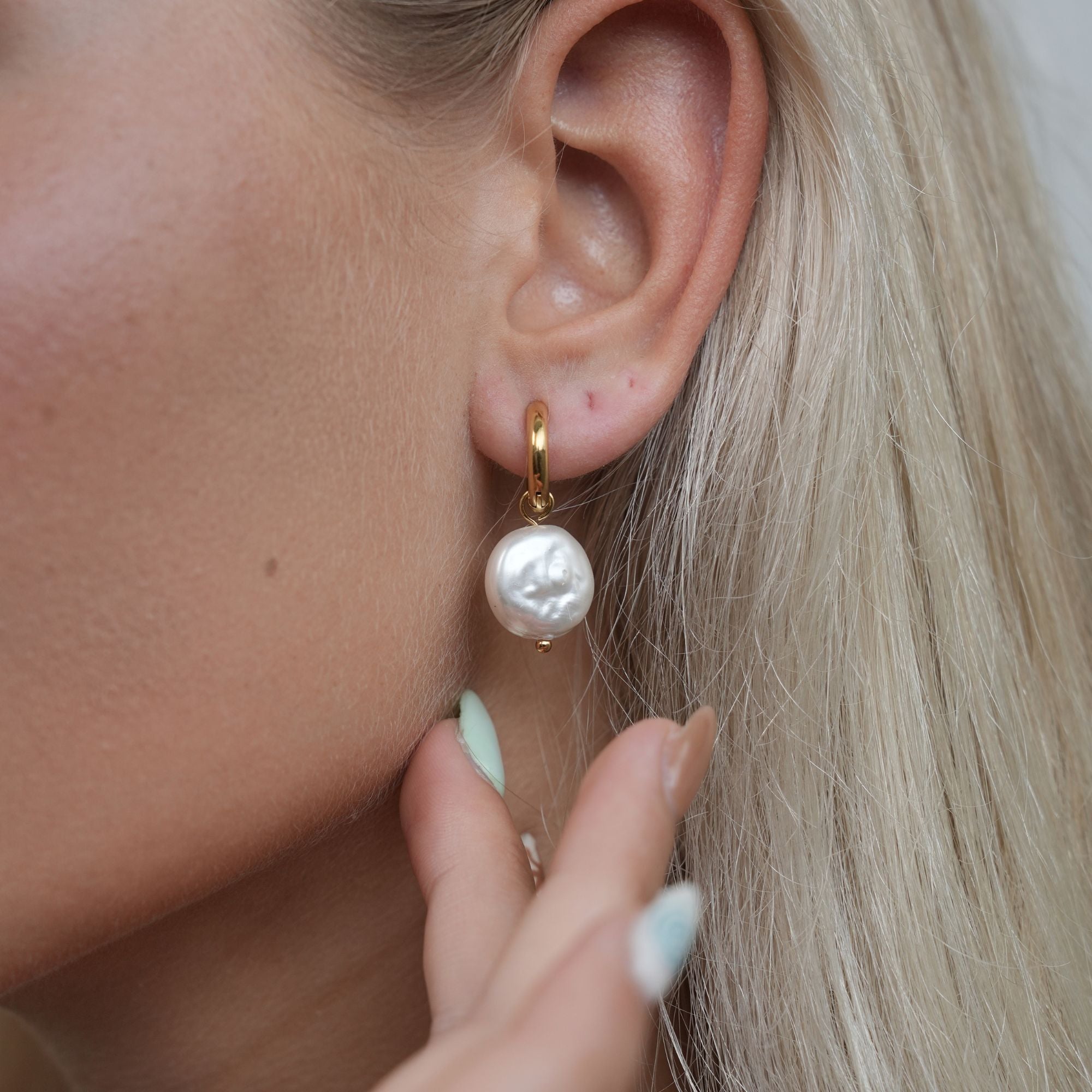 Serilda 18K Gold Coin Hoop Earrings