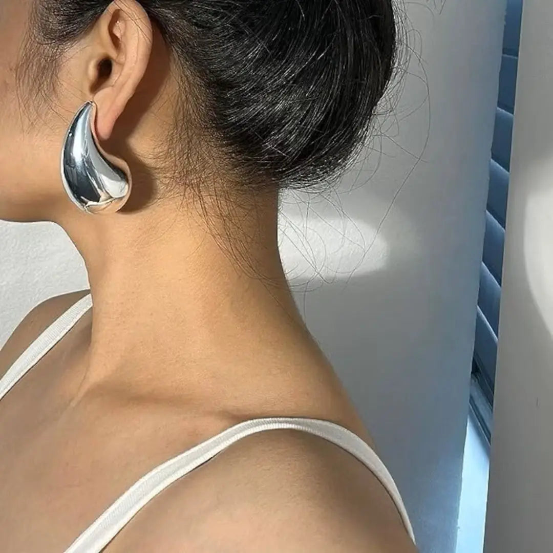 Elegant Gold Teardrop Earrings