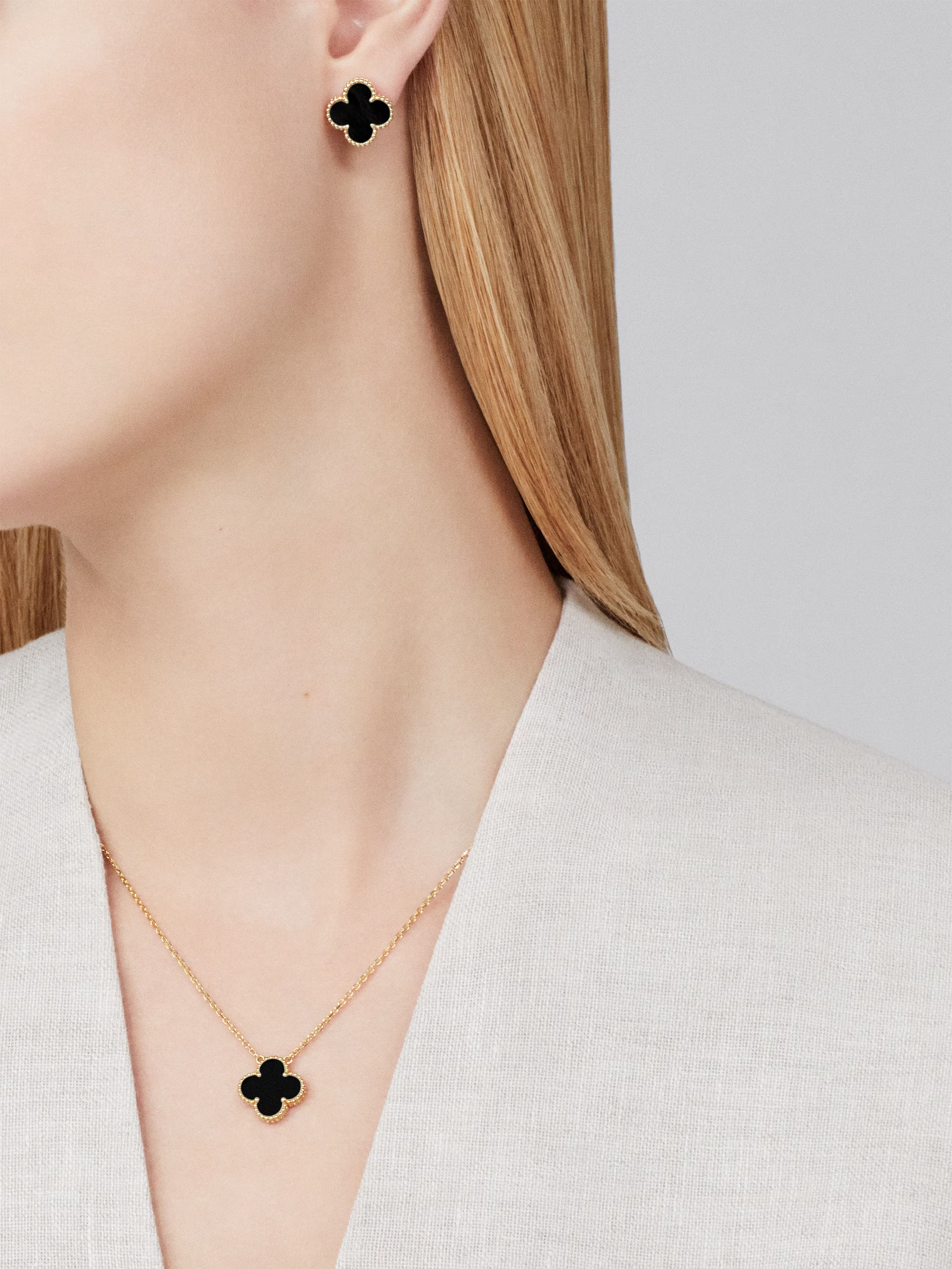CLOVER | Elegant Black Necklace