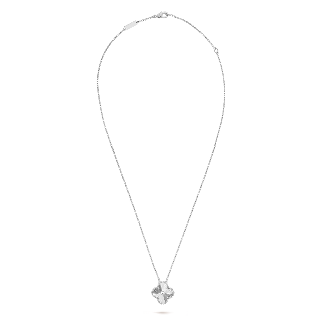 CLOVER Silver Pendant Necklace