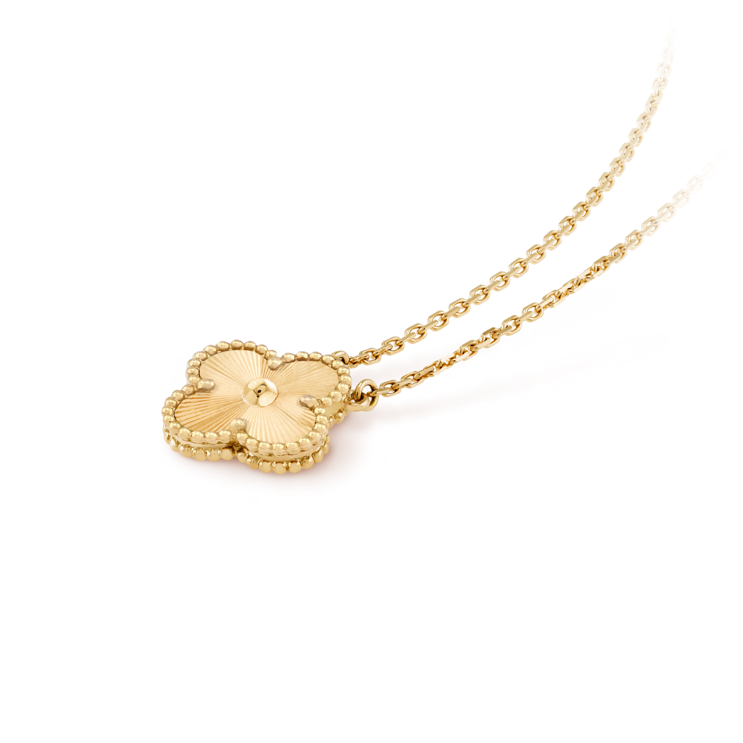 CLOVER | Elegant Gold Necklace