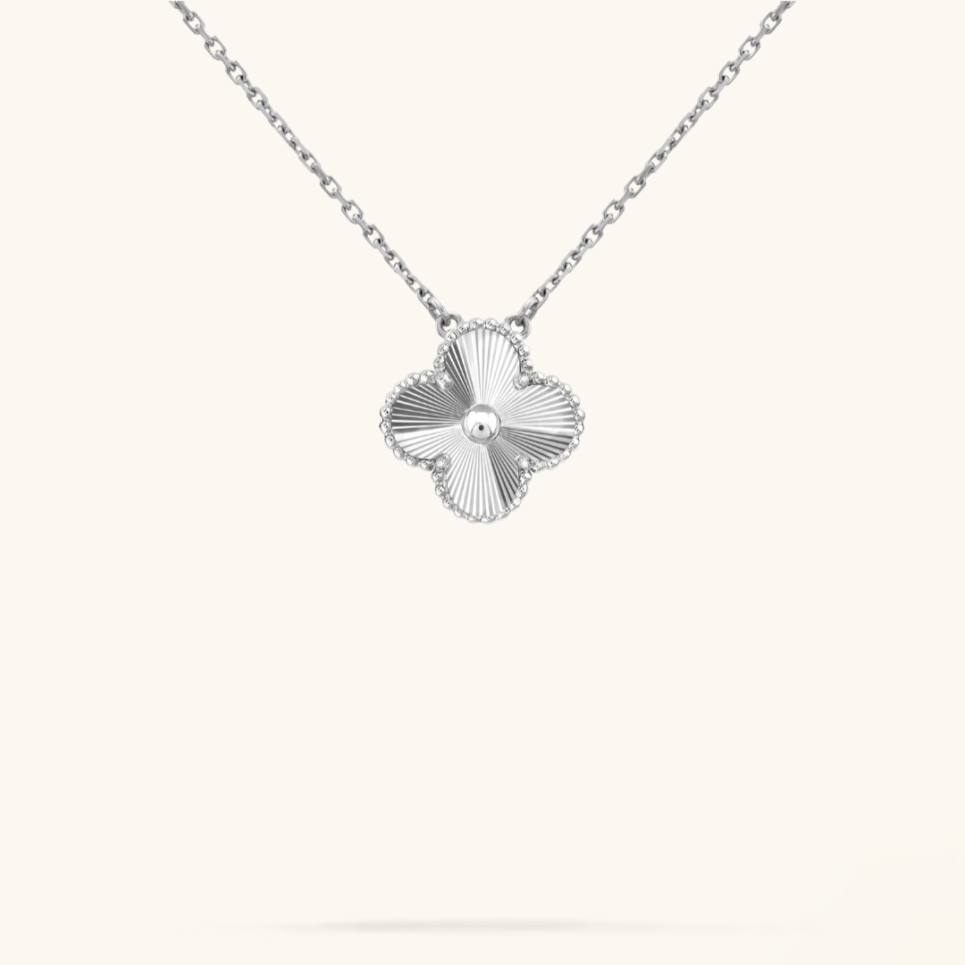 CLOVER Silver Pendant Necklace