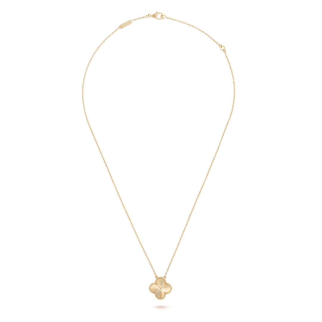 CLOVER | Elegant Gold Necklace