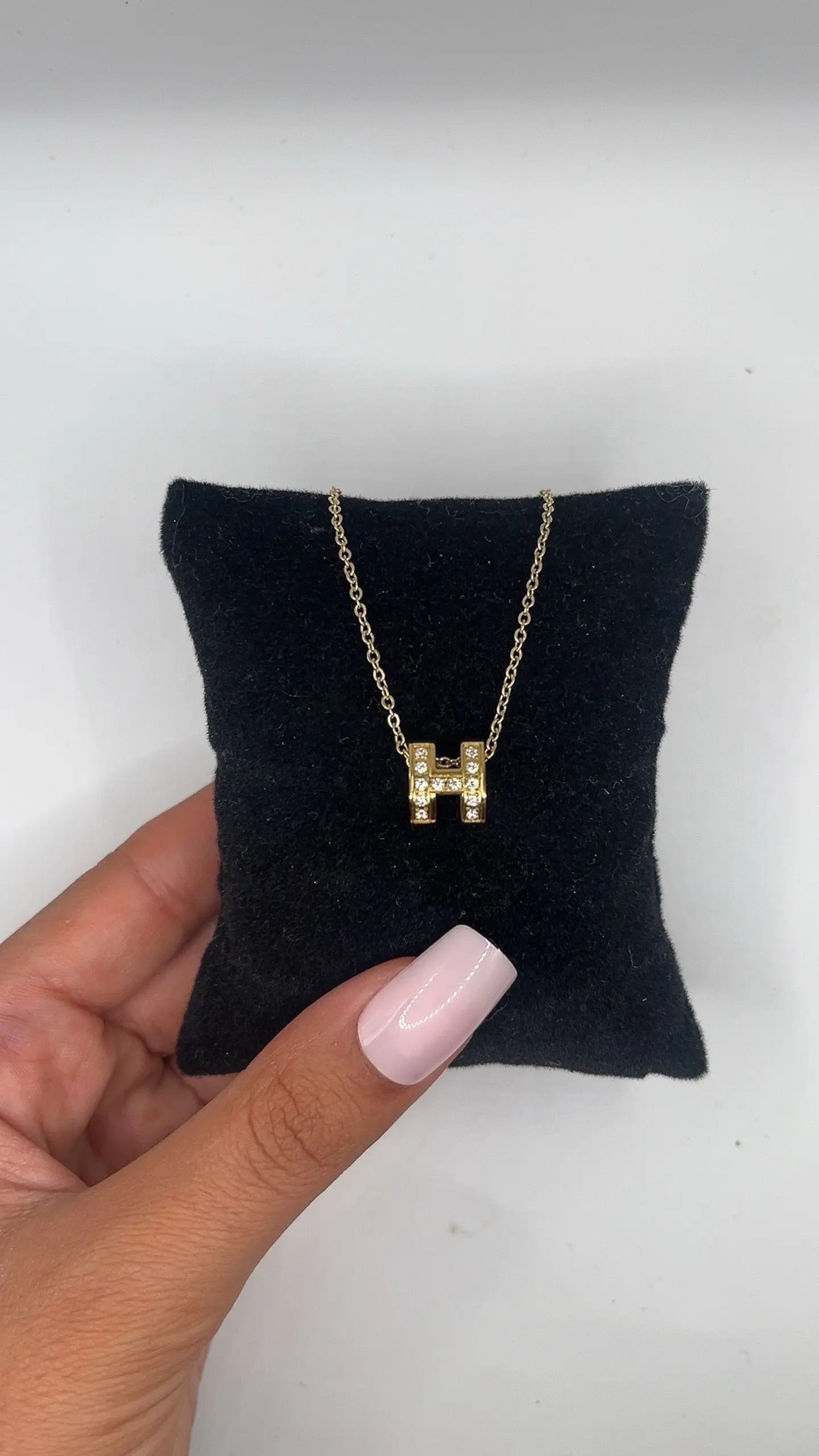 Hanna Pendant Necklace