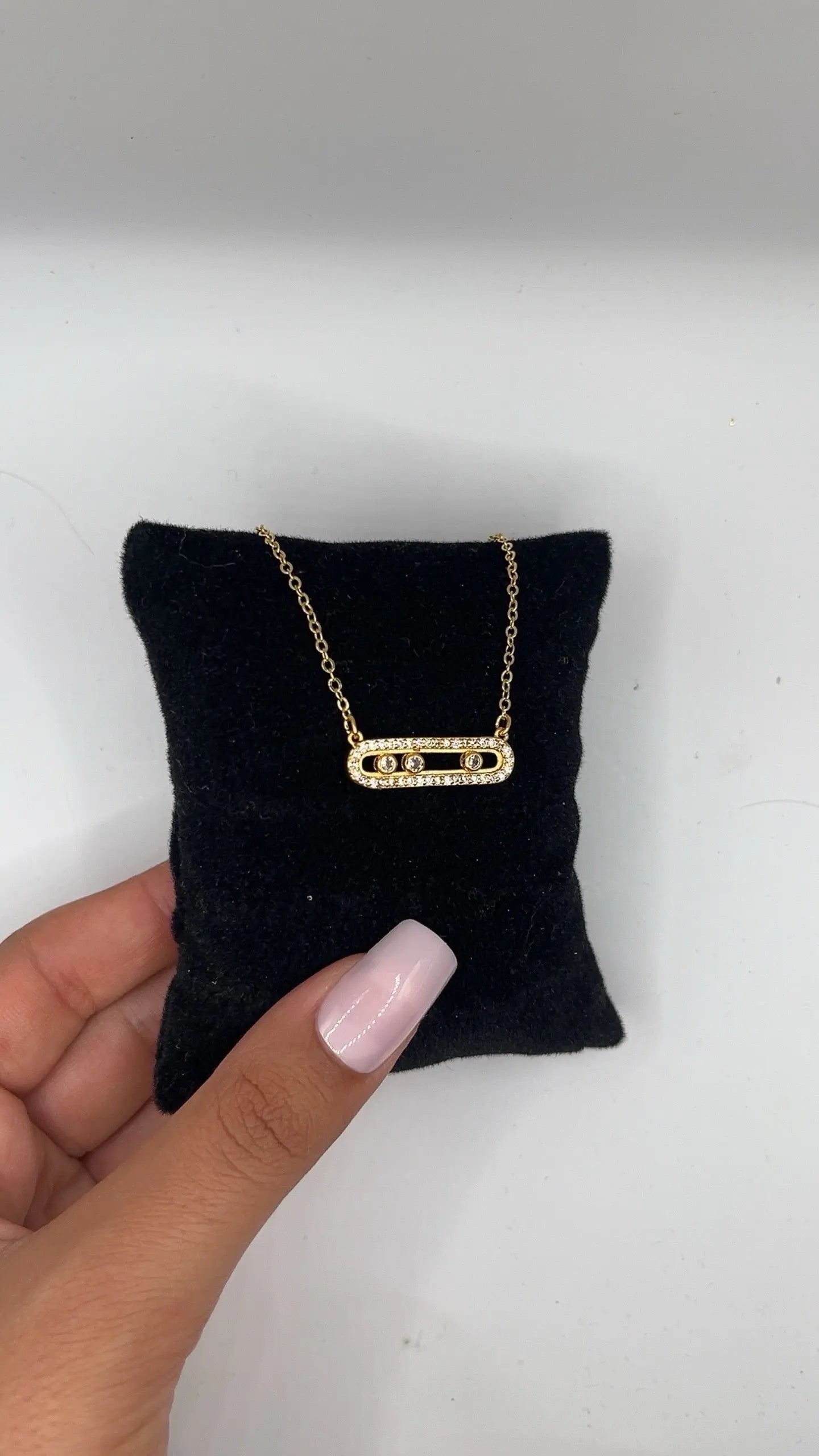 Elegant Pearl Pendant Necklace