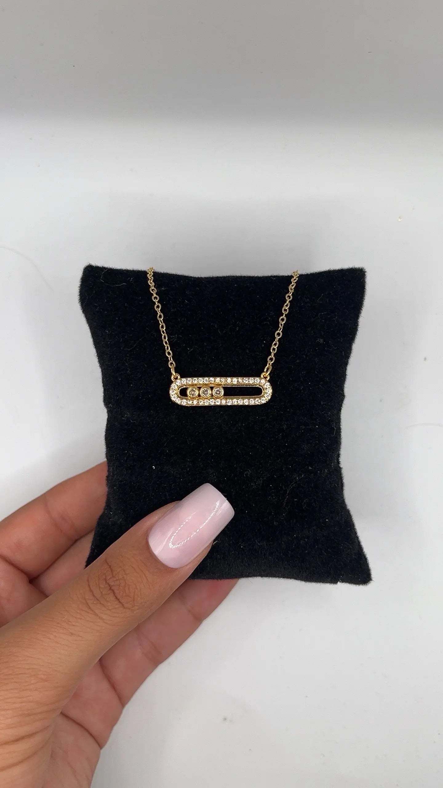 Elegant Pearl Pendant Necklace