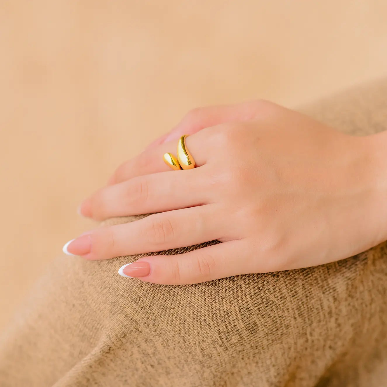 Cora Elegant Gold Ring