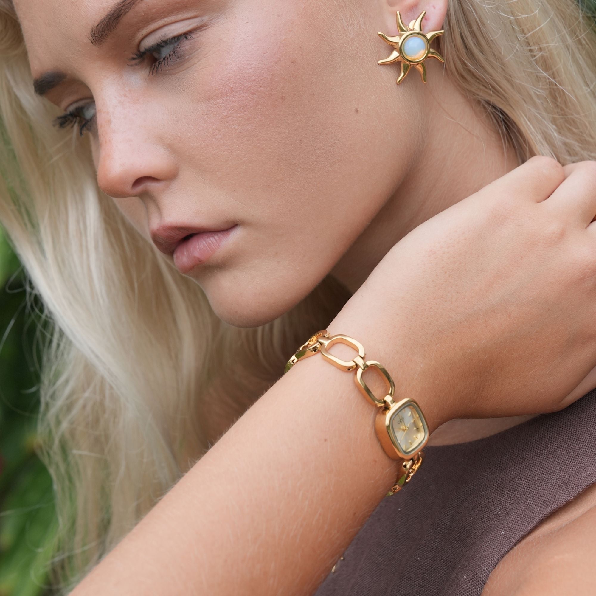 Colette in Gold