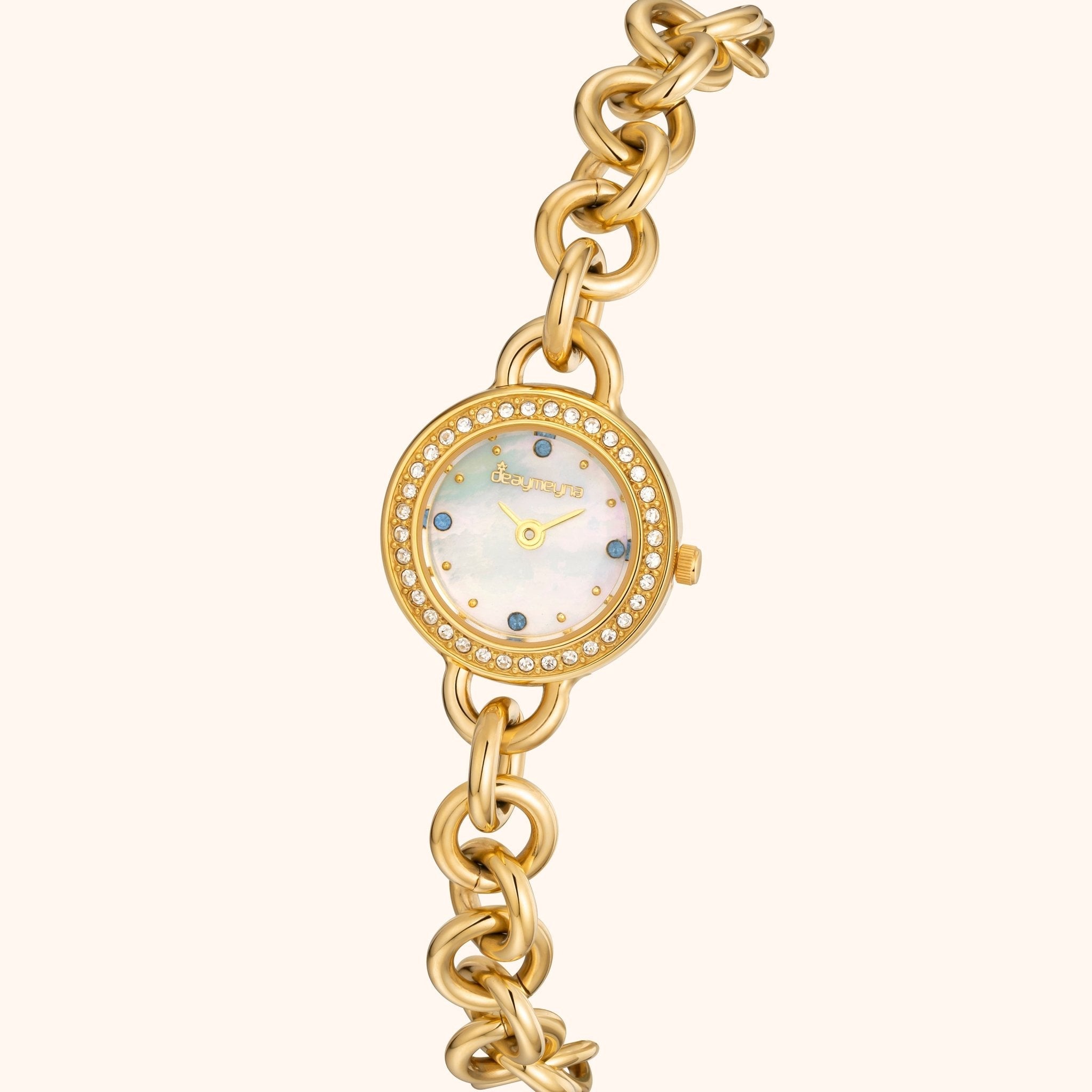 Estelle in Gold