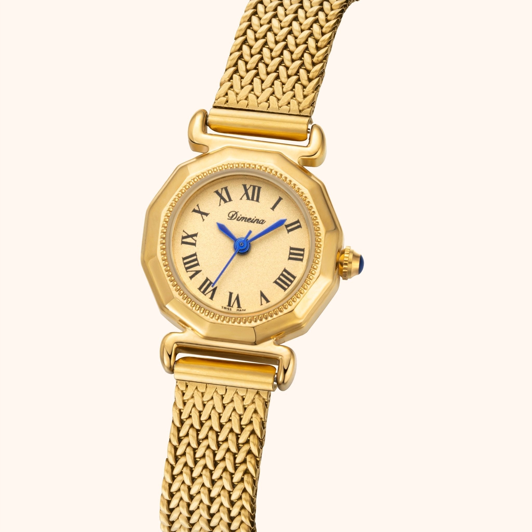Emelia in Gold