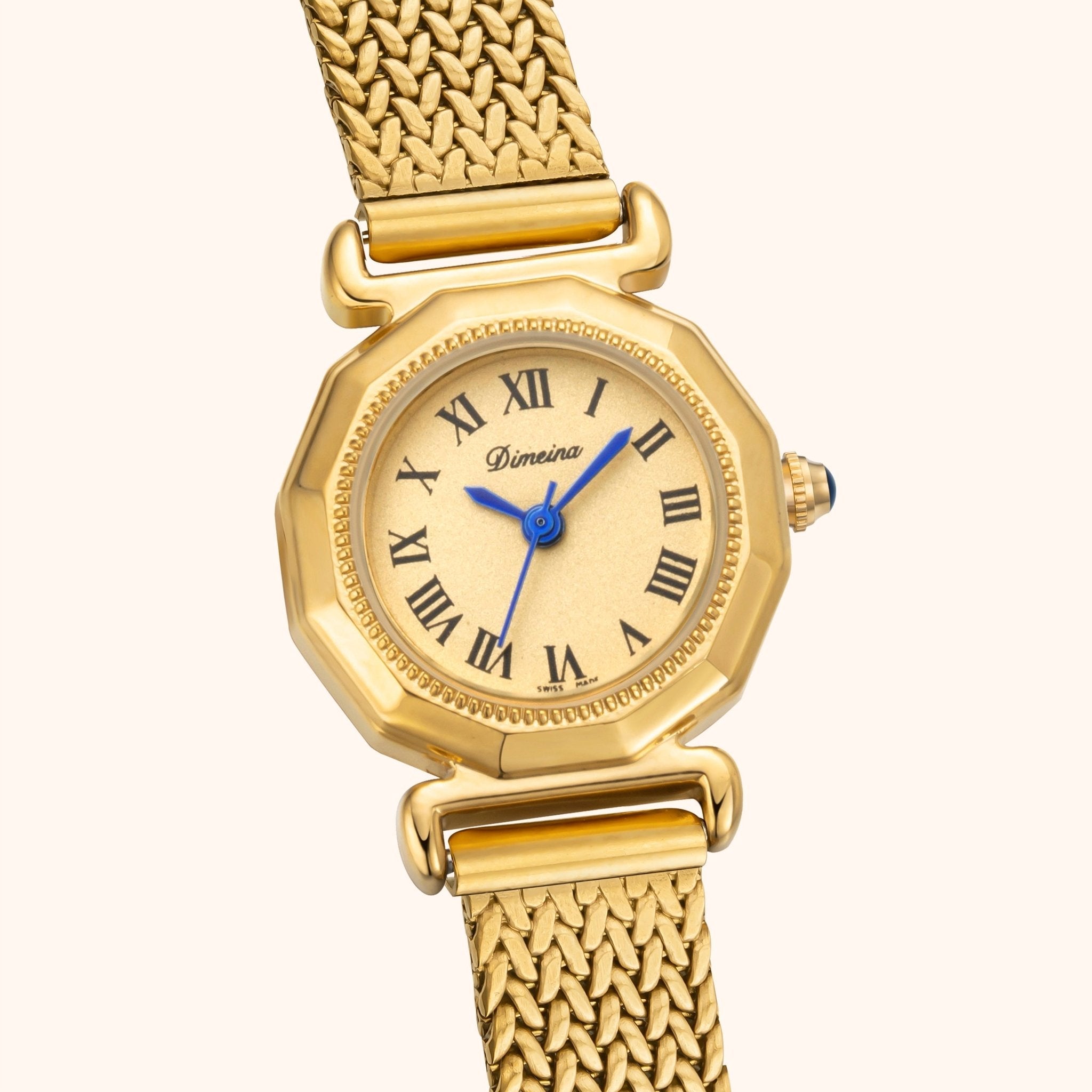Emelia in Gold