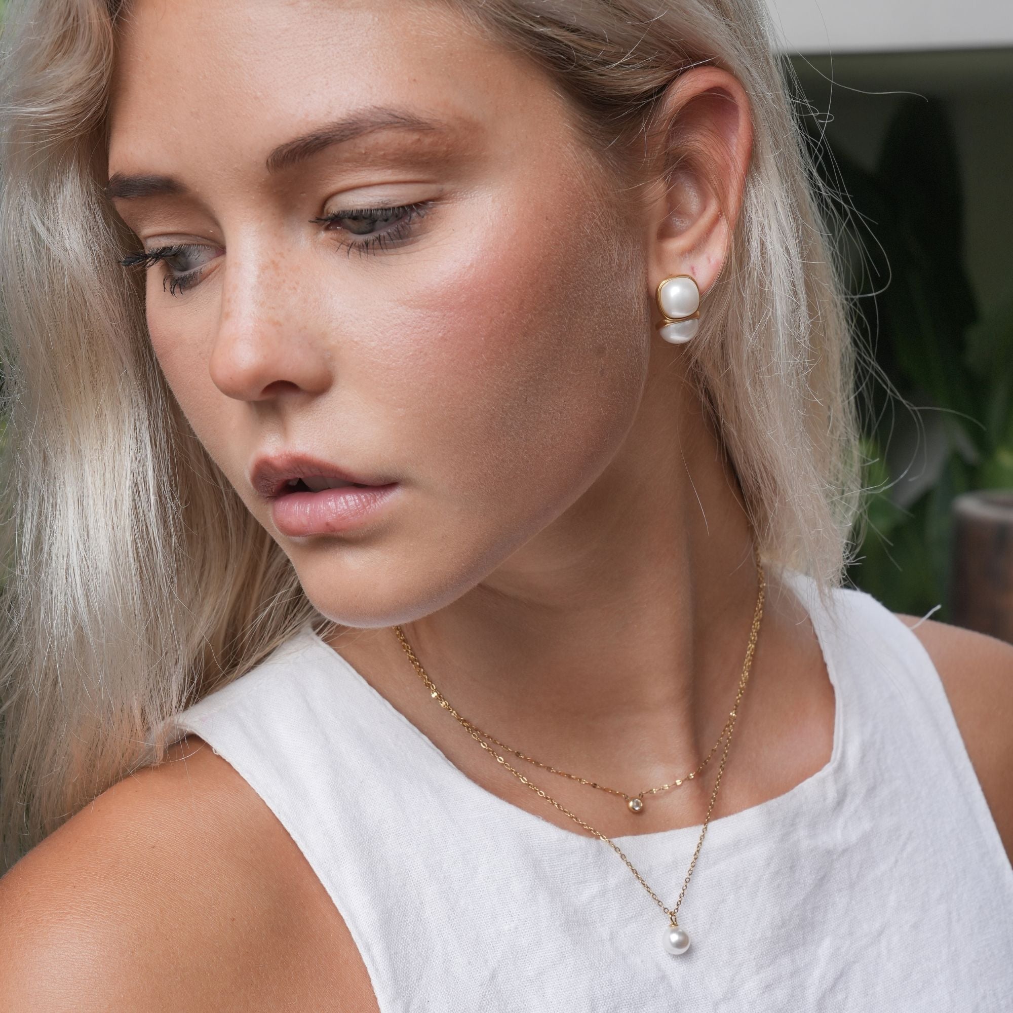 Valine Earrings in 18K Gold