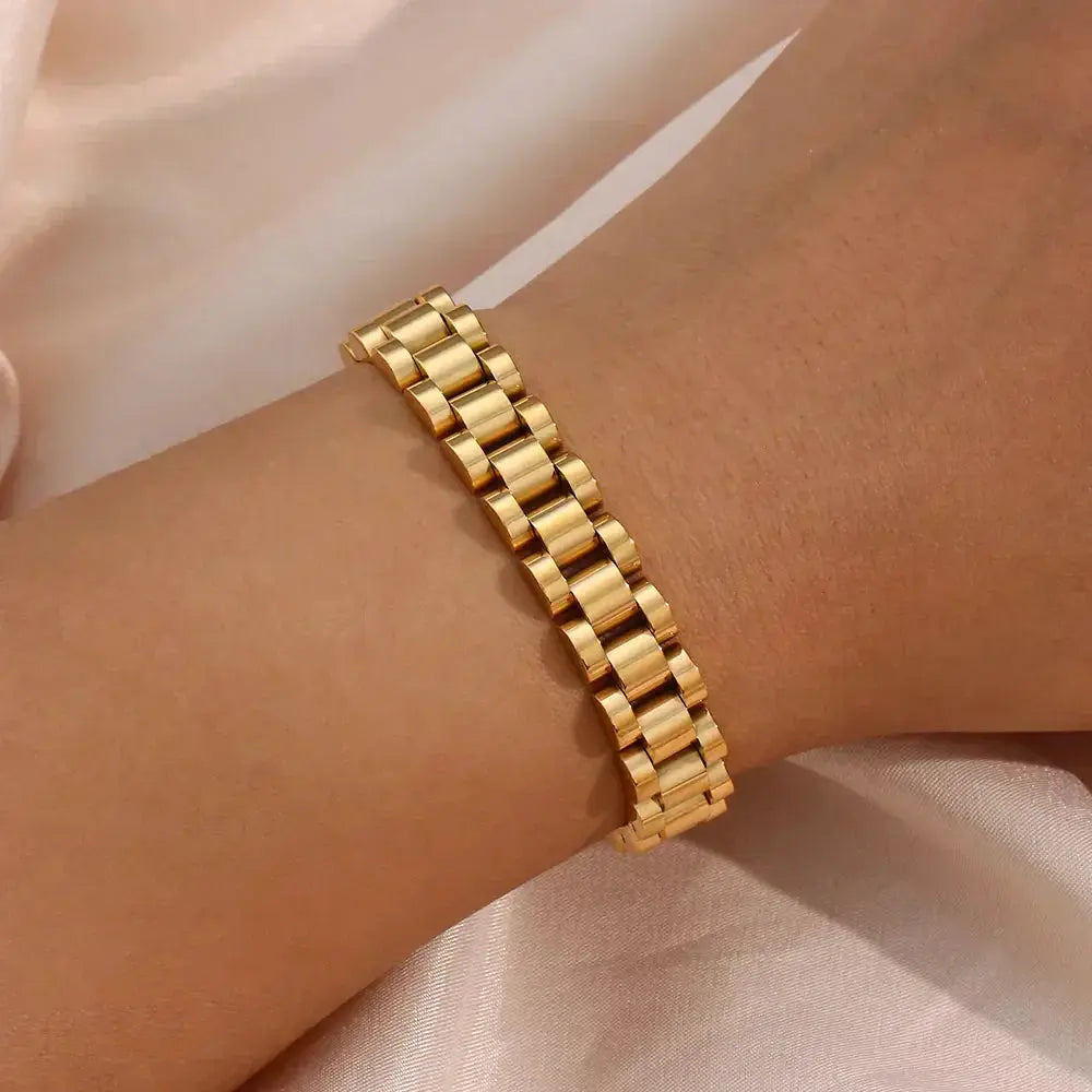 Elegant Gold Bracelet
