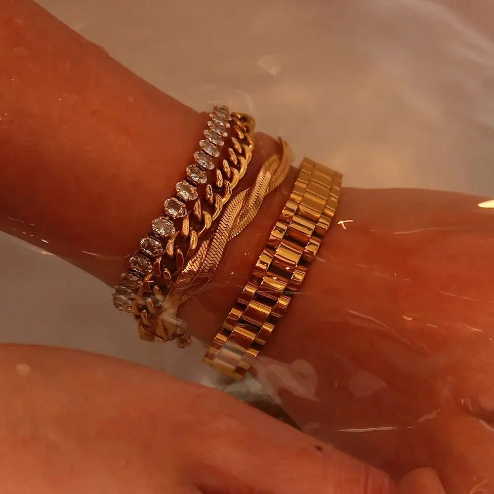 Elegant Gold Bracelet