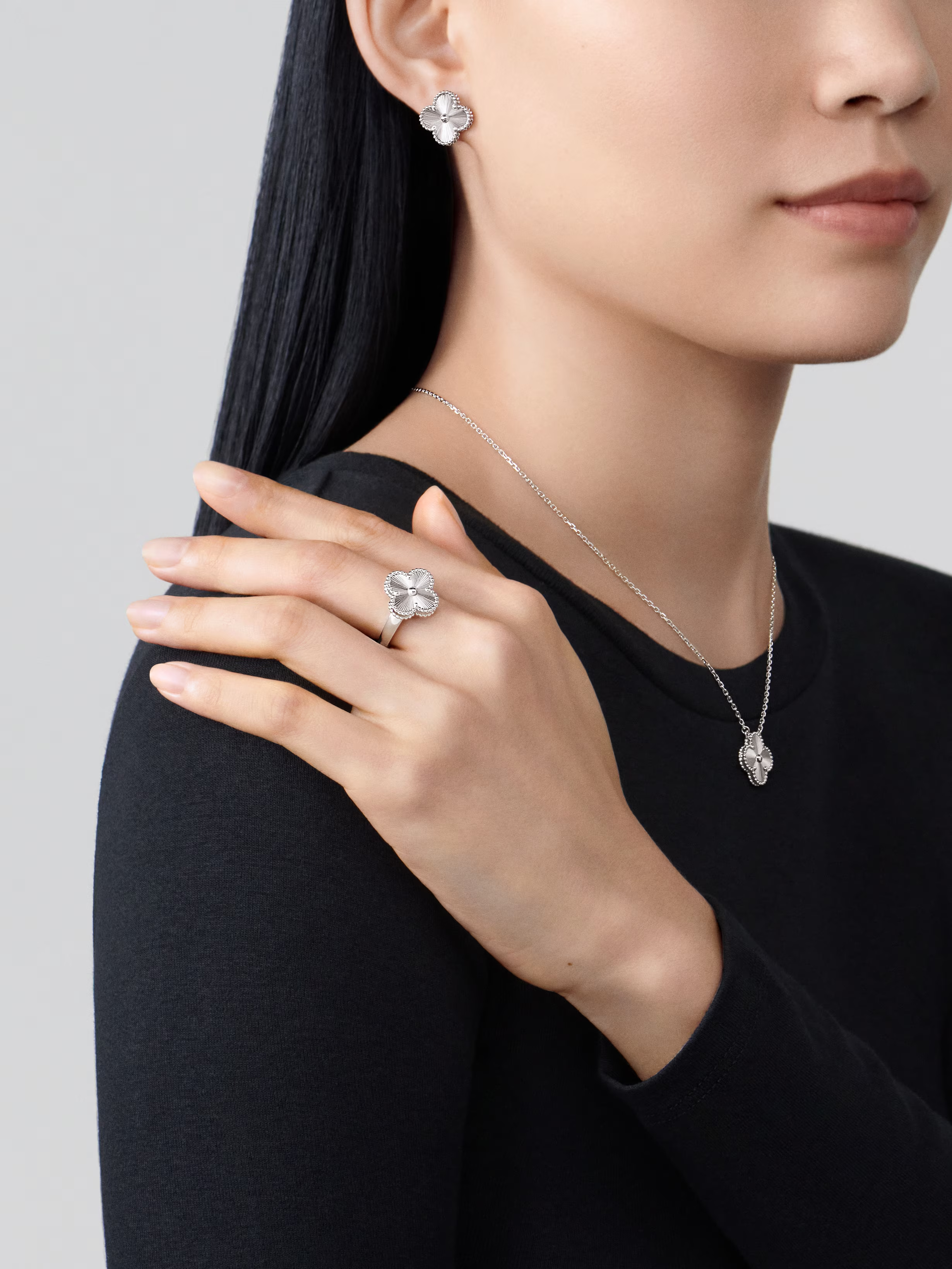 CLOVER Silver Pendant Necklace