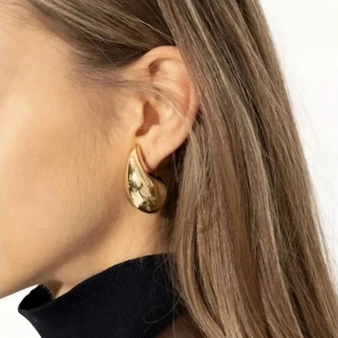 Elegant Gold Teardrop Earrings