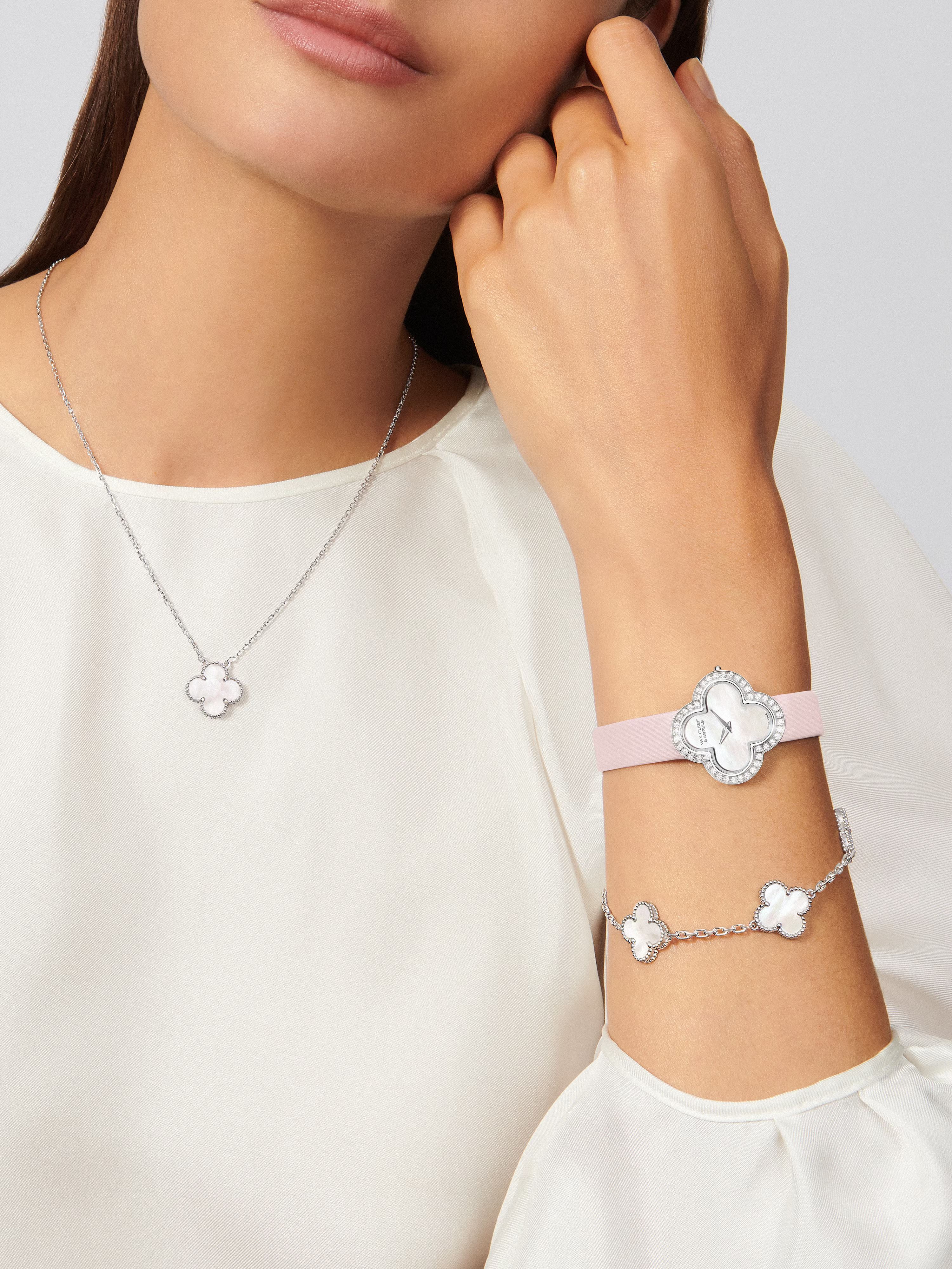 CLOVER | Silver and White Necklace